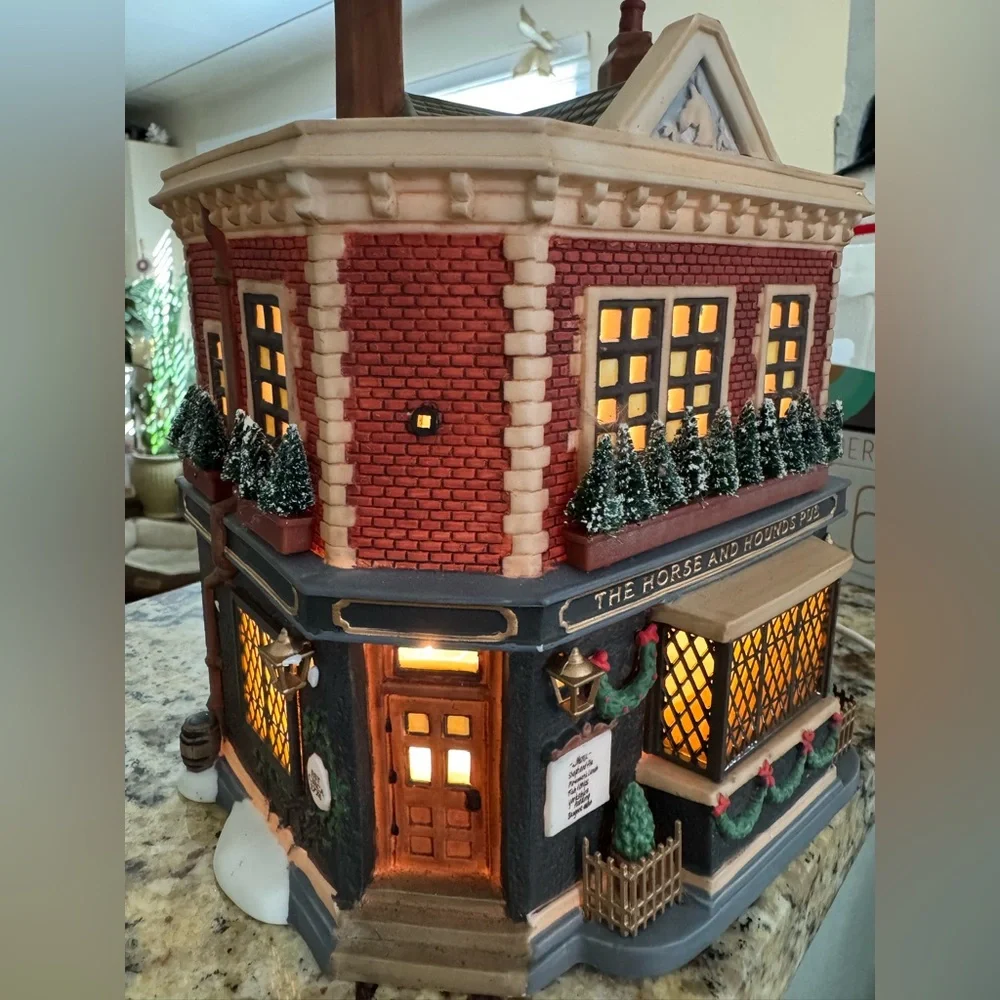 Department 56 Dickens' Village
Series The Horse and Hounds Pub - Picture 7 of 10